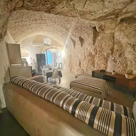 Grotta Divina *
