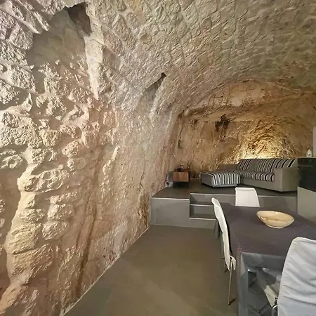 Grotta Divina *