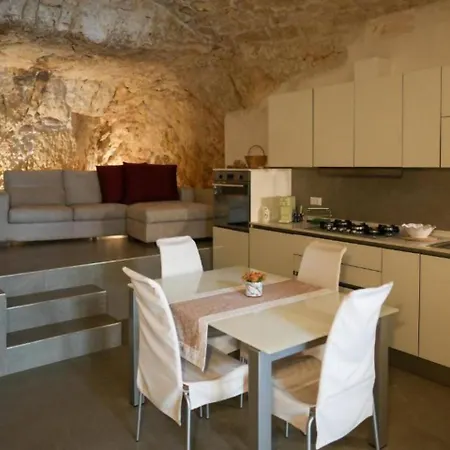 Grotta Divina Daire Ostuni