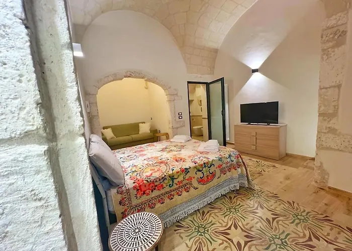 Grotta Divina 오스투니