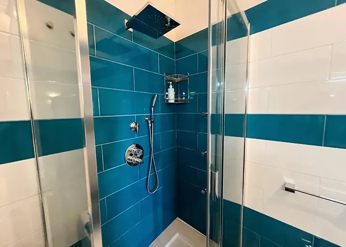 Grotta Divina 오스투니