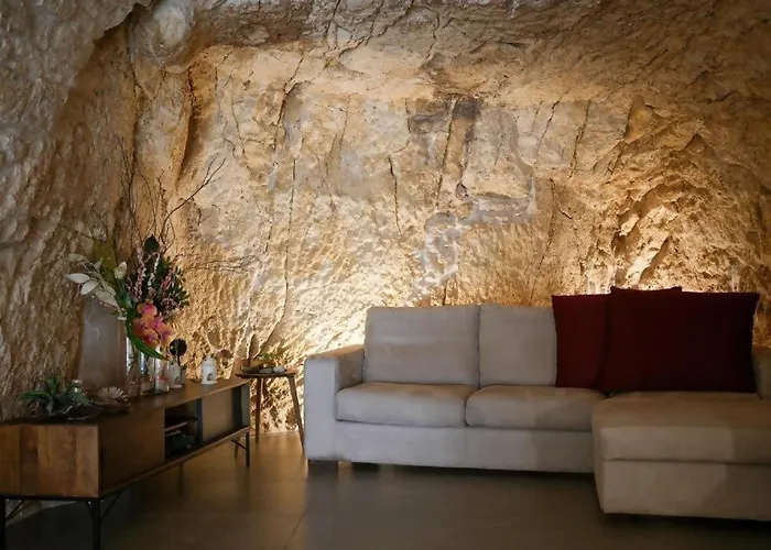 Grotta Divina * 奥斯图尼